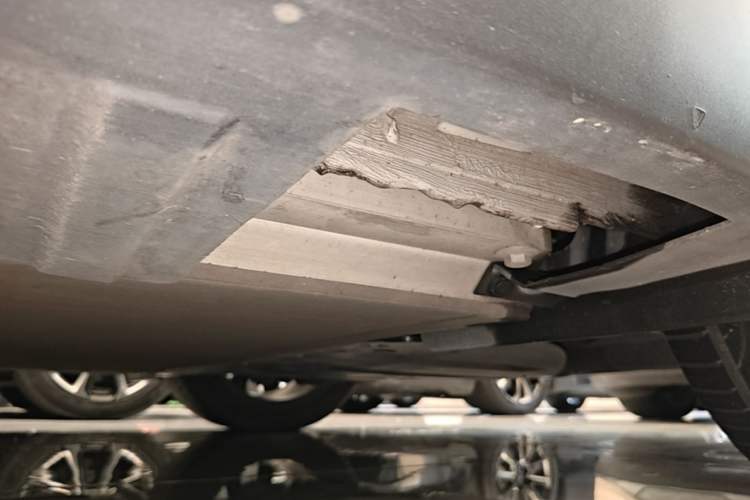 Used XPeng P7 2020 670E Left Side Sill