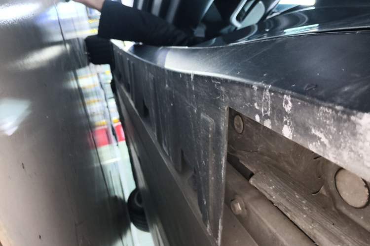 Used XPeng P7 2020 586E Left Side Sill