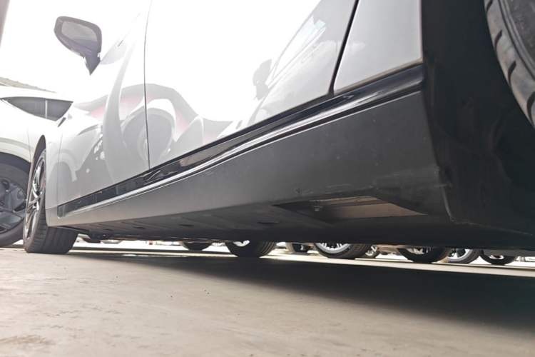 Used XPeng P7 2020 670N Left Side Sill