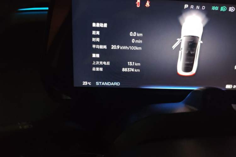 Used XPeng P7 2020 586E Odometer Close Up