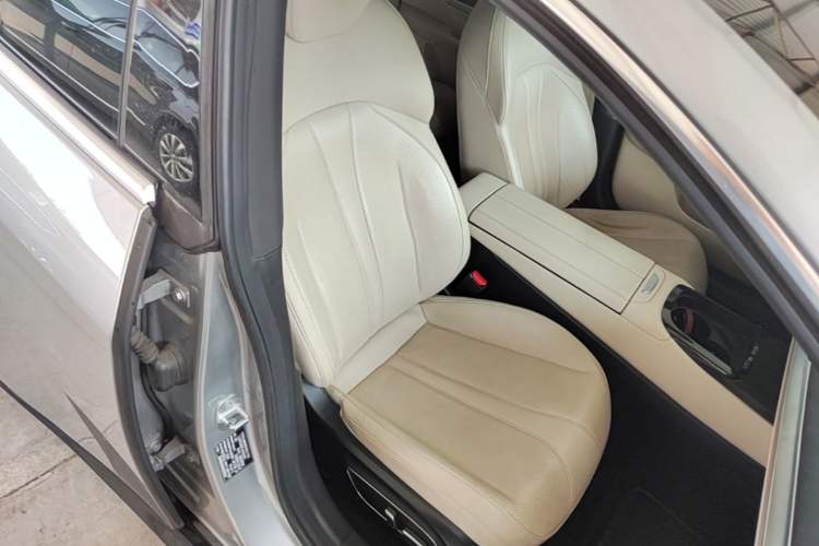 Used XPeng P7 2020 670N Right Front Seat