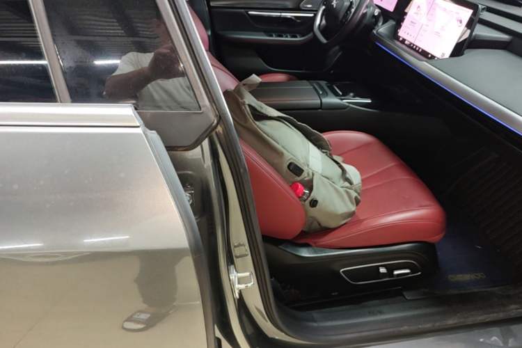 Used XPeng P7 2020 586N Right Front Seat