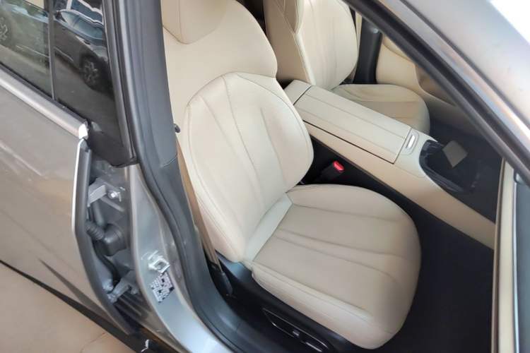 Used XPeng P7 2020 670N Right Front Seat