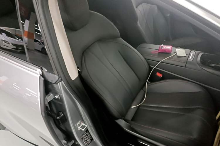 Used XPeng P7 2020 586N Right Front Seat