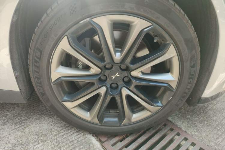 Used XPeng P7 2020 670E Right Front Wheel Hub
