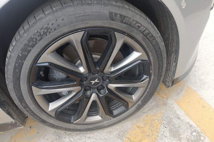 Used XPeng P7 2020 586E Right Front Wheel Hub