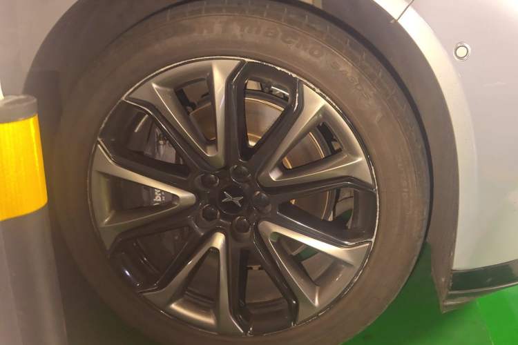 Used XPeng P7 2020 670E Right Front Wheel Hub