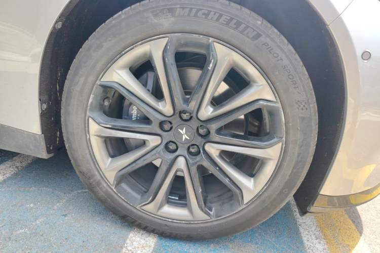 Used XPeng P7 2020 670E Right Front Wheel Hub