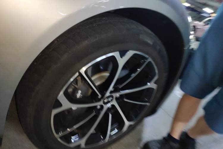 Used XPeng P7 2020 562E Performance Edition Right Front Wheel Hub