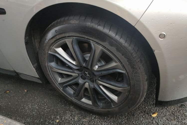Used XPeng P7 2020 670E Right Front Wheel Hub