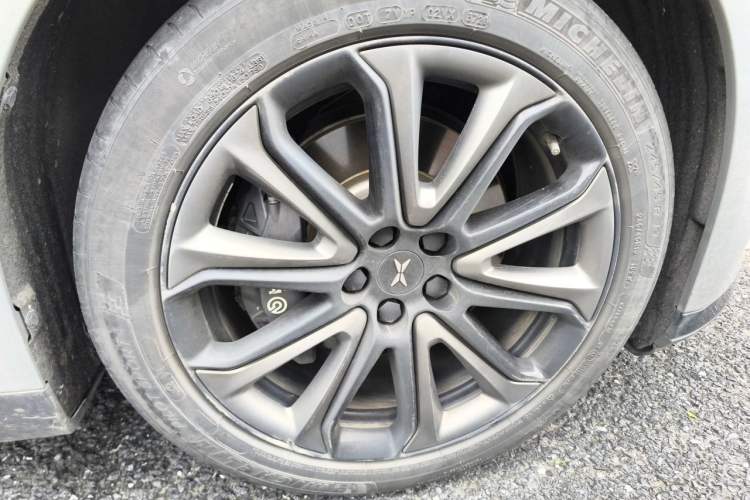 Used XPeng P7 2020 670N Right Front Wheel Hub
