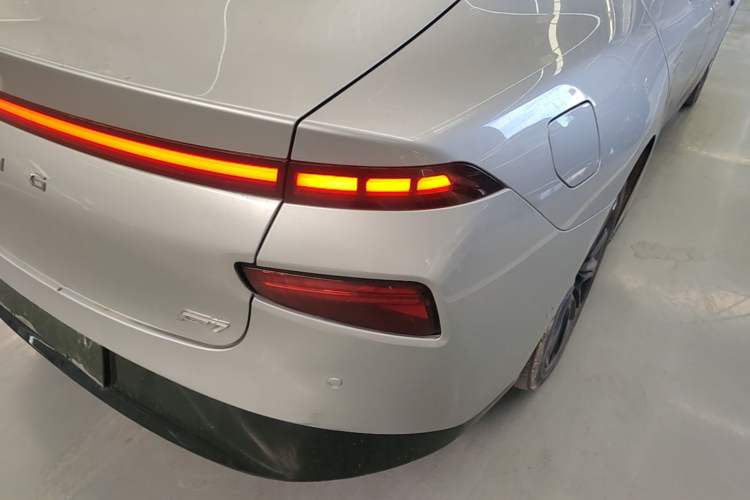 Used XPeng P7 2020 670E Right Rear Taillight