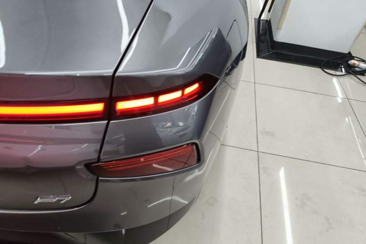 Used XPeng P7 2020 670E Right Rear Taillight