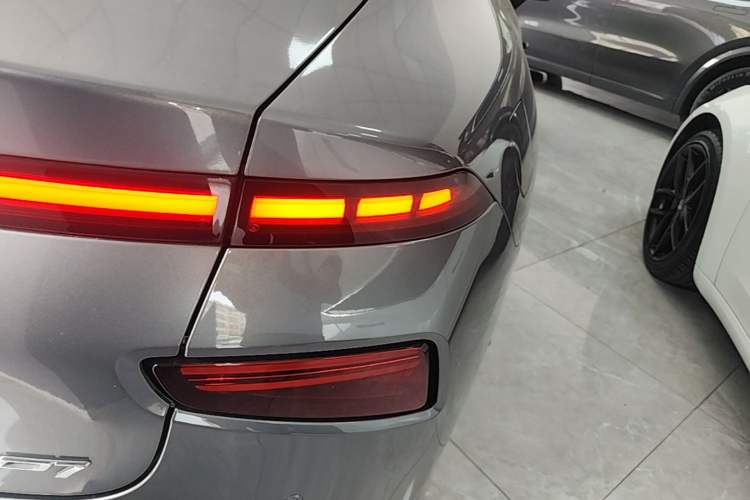 Used XPeng P7 2020 Rear-Drive Long-Range Smart Drive Version Right Rear Taillight