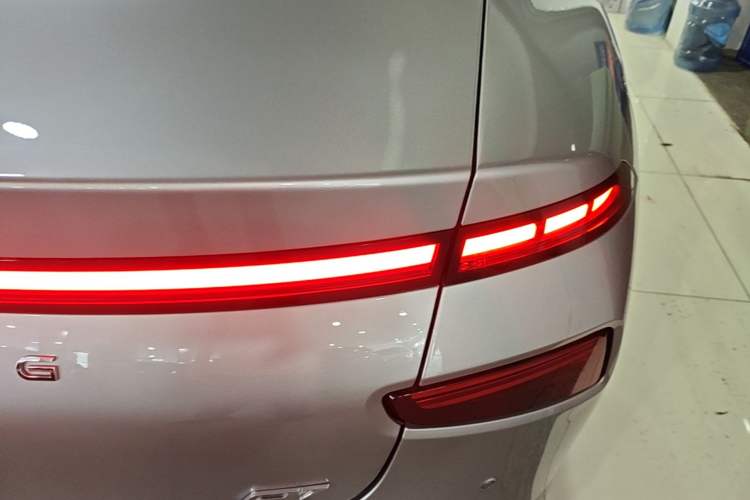 Used XPeng P7 2020 670E Right Rear Taillight