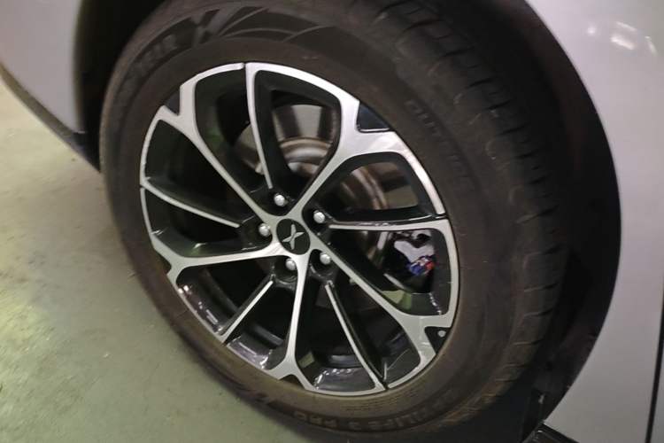 Used XPeng P7 2020 670E Right Rear Wheel Hub