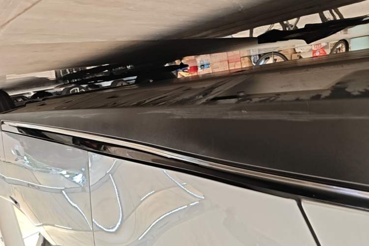 Used XPeng P7 2020 586N Right Side Sill