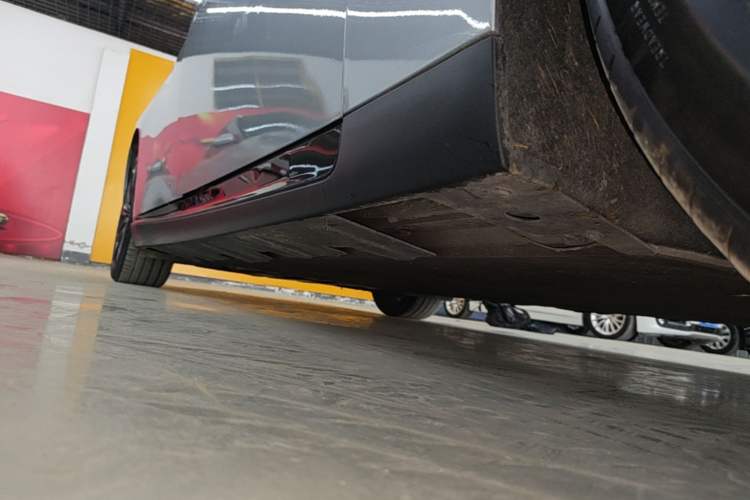 Used XPeng P7 2020 670E Right Side Sill