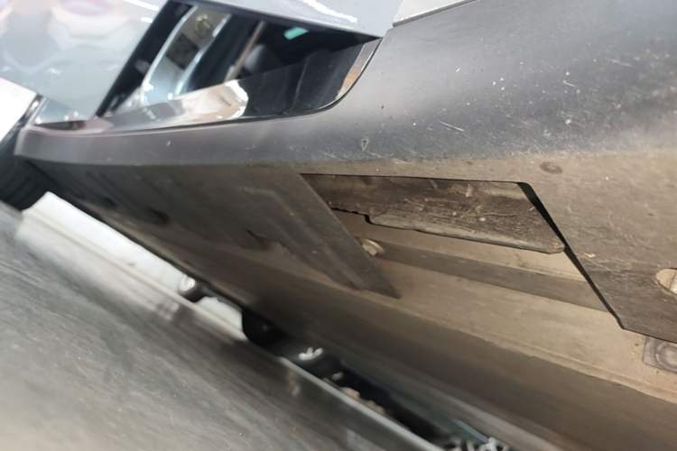 Used XPeng P7 2020 586N Right Side Sill