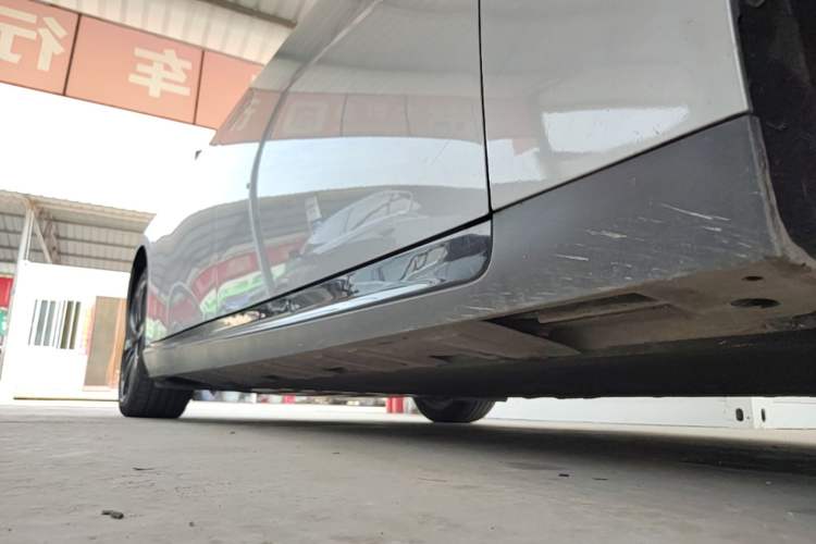 Used XPeng P7 2020 670N Right Side Sill