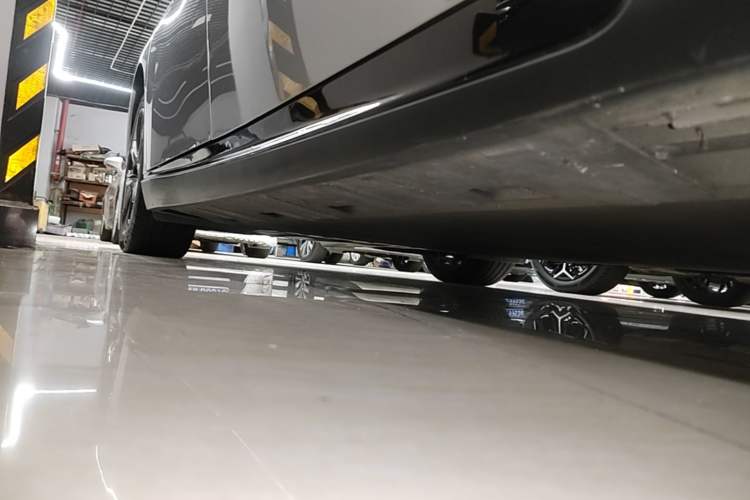 Used XPeng P7 2020 670E Right Side Sill