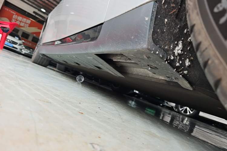 Used XPeng P7 2020 670N Right Side Sill