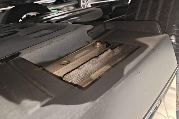 Used XPeng P7 2020 670N Right Side Sill