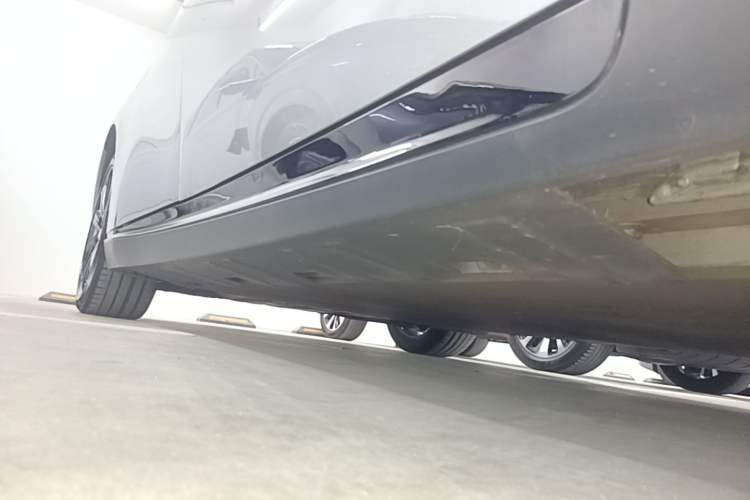 Used XPeng P7 2020 706G Right Side Sill