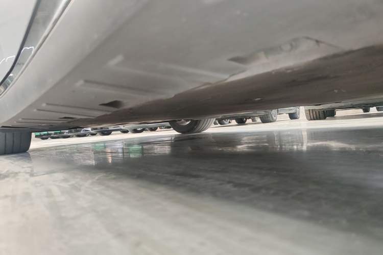 Used XPeng P7 2020 670E Right Side Sill