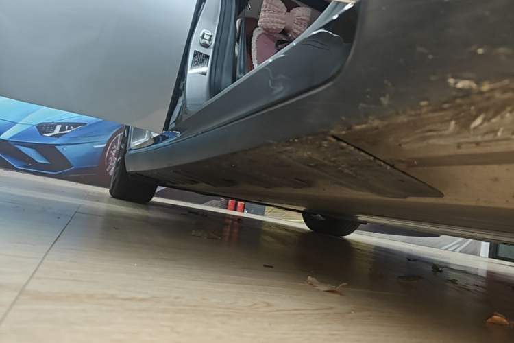 Used XPeng P7 2020 586N Right Side Sill