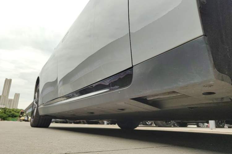 Used XPeng P7 2020 670N Right Side Sill