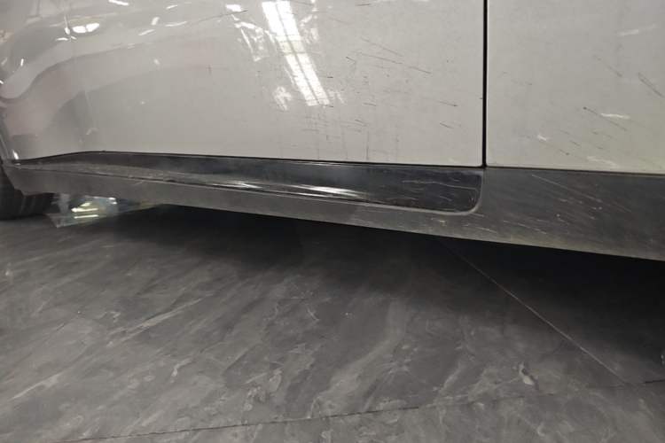 Used XPeng P7 2020 586E Right Side Sill