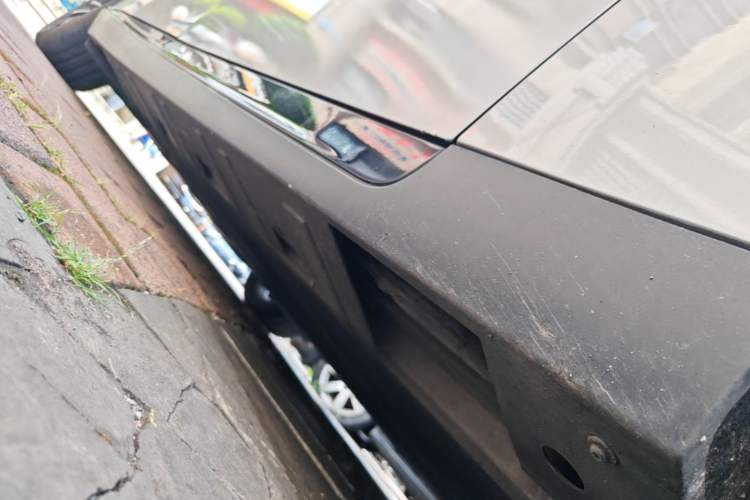 Used XPeng P7 2020 670N Right Side Sill