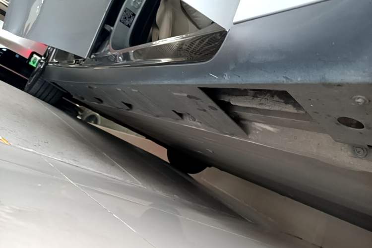 Used XPeng P7 2020 586N Right Side Sill