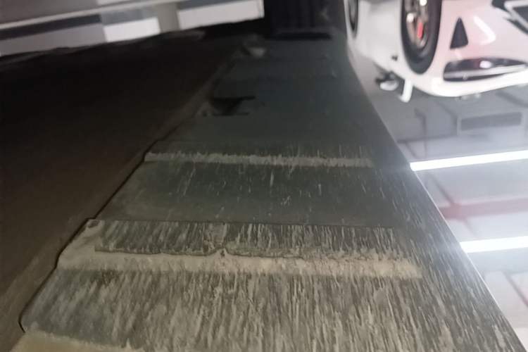 Used XPeng P7 2020 670N Right Side Sill