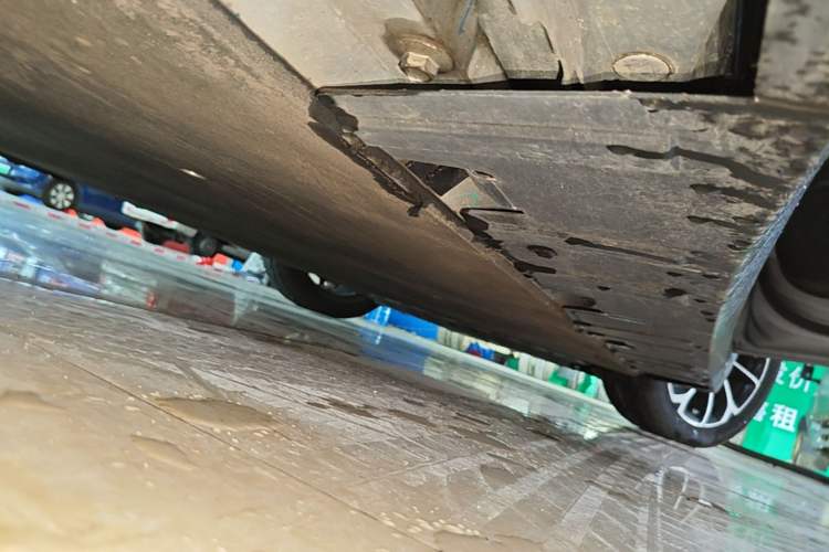 Used XPeng P7 2020 670N Right Side Sill