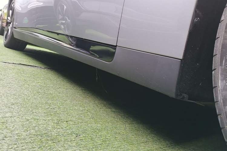 Used XPeng P7 2020 670N Right Side Sill