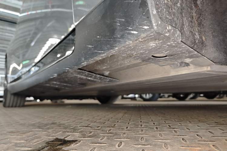 Used XPeng P7 2020 586N Right Side Sill