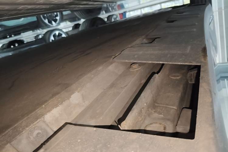 Used XPeng P7 2020 670N Right Side Sill