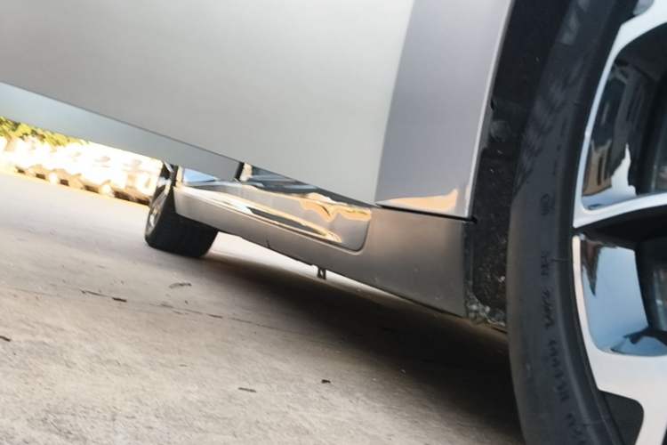 Used XPeng P7 2020 670N Right Side Sill