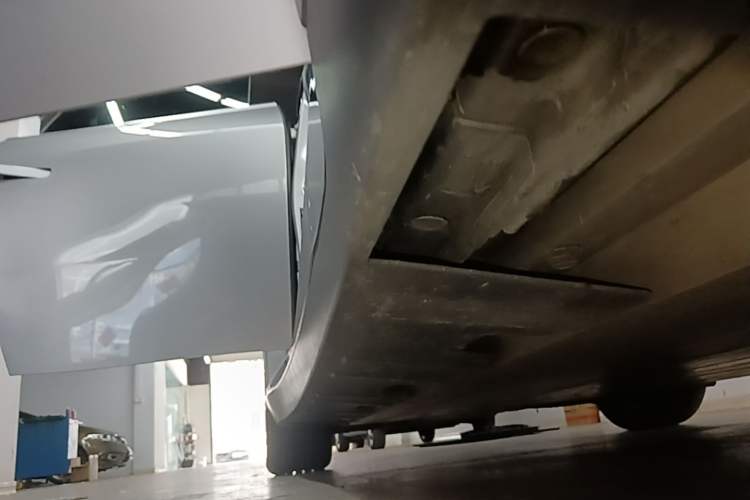 Used XPeng P7 2020 586N Right Side Sill