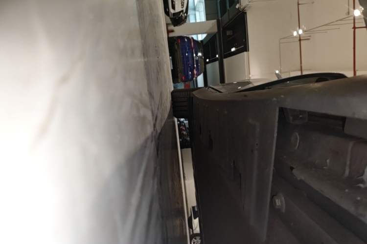 Used XPeng P7 2020 670N Right Side Sill