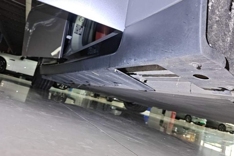 Used XPeng P7 2020 670N Right Side Sill