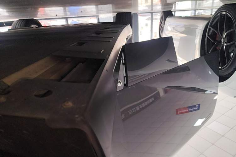 Used XPeng P7 2020 Rear-Drive Long-Range Smart Drive Version Right Side Sill