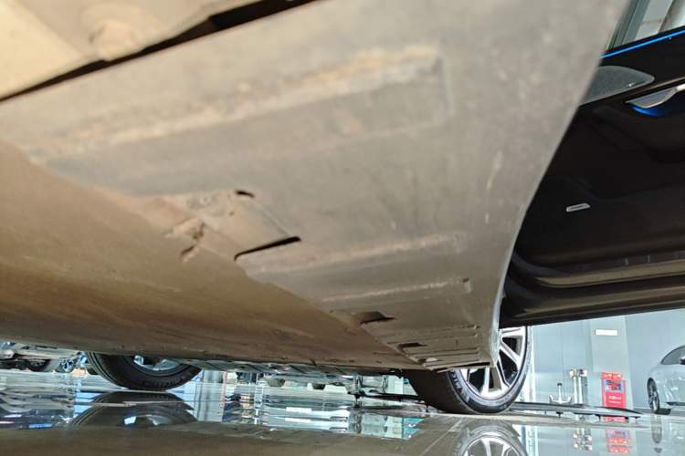 Used XPeng P7 2020 670N Right Side Sill