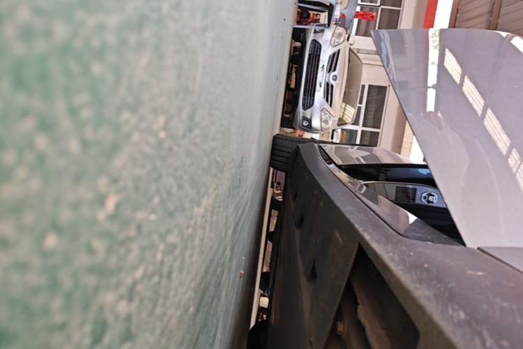 Used XPeng P7 2020 586N Right Side Sill