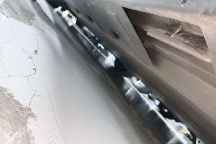 Used XPeng P7 2020 586E Right Side Sill