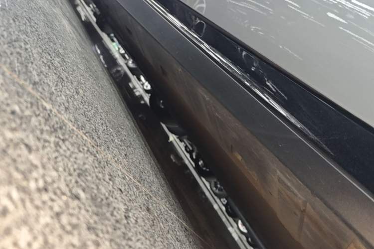Used XPeng P7 2020 670E Right Side Sill