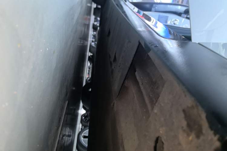 Used XPeng P7 2020 670N Right Side Sill