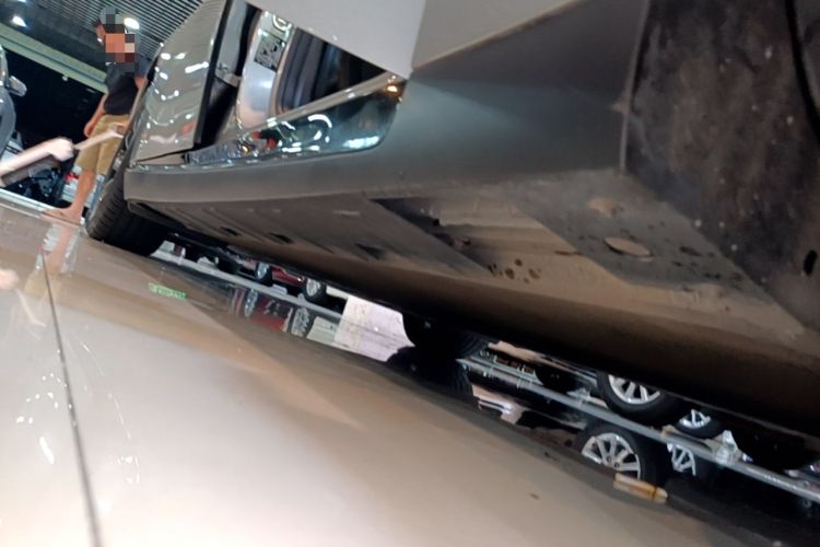 Used XPeng P7 2020 670N Right Side Sill
